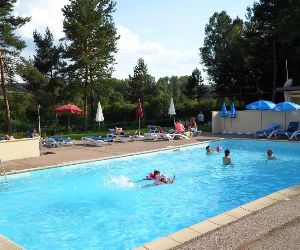 CAMPING LES PINASSES